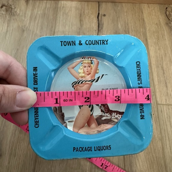 Vintage Town & Country Cheyenne Ashtray Tin Metal Pin up Girl Sexy Slip Knot - Picture 4 of 4